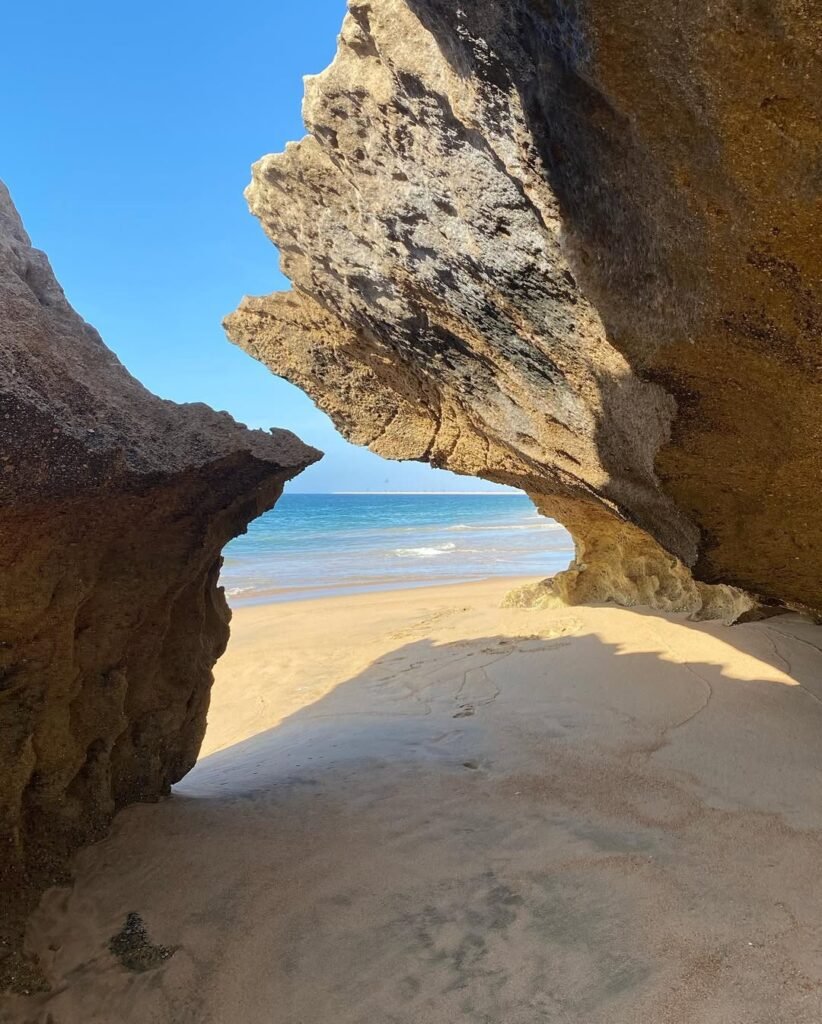 praias de benguela🤍🌊 1 2 baía farta 3 4 caotinha 5 6 baía azul 7 8 santo antónio 9 10 restinga (lobito)(jpg)