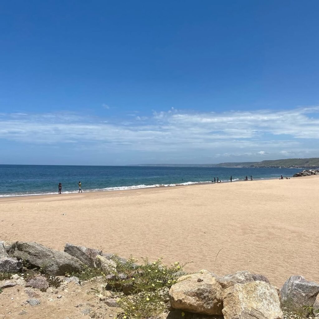 praias de benguela🤍🌊 1 2 baía farta 3 4 caotinha 5 6 baía azul 7 8 santo antónio 9 10 restinga (lobito)(jpg) 8